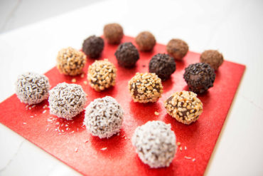 CHOCOLATE TRUFFLES Recipe by Julie Neville_1