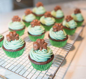 ST PATRICKS MINT CUPCAKES recipe by home cooking with julie neville