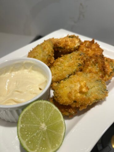 Crispy Fried Pickles With A Mustad Dip