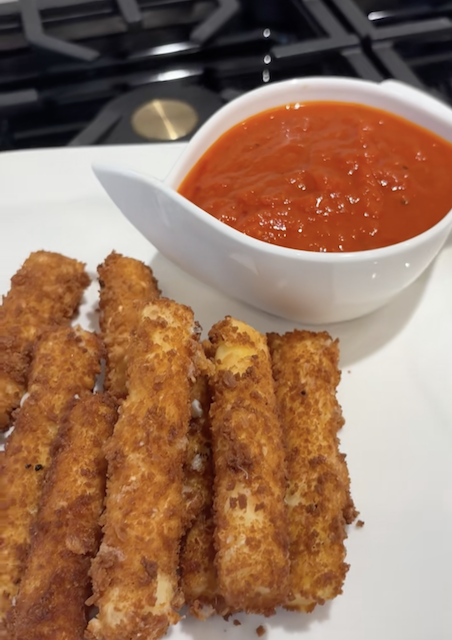Homemade mozzarella sticks_ Easy cheesy appetizers