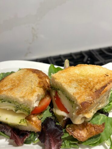pesto grilled cheese sandwich