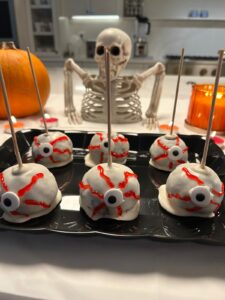 Eyeball cake pops